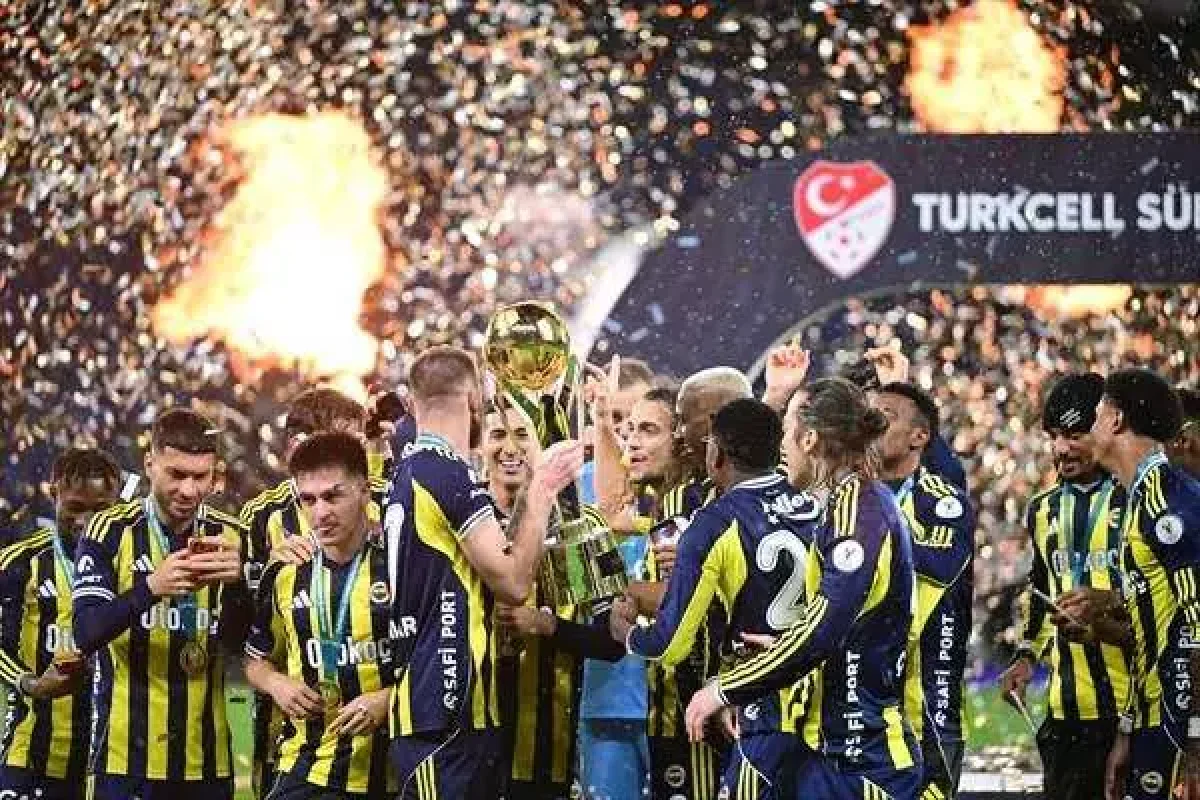 Fenerbahçe Süper Kupa’yı Kaldırdı
