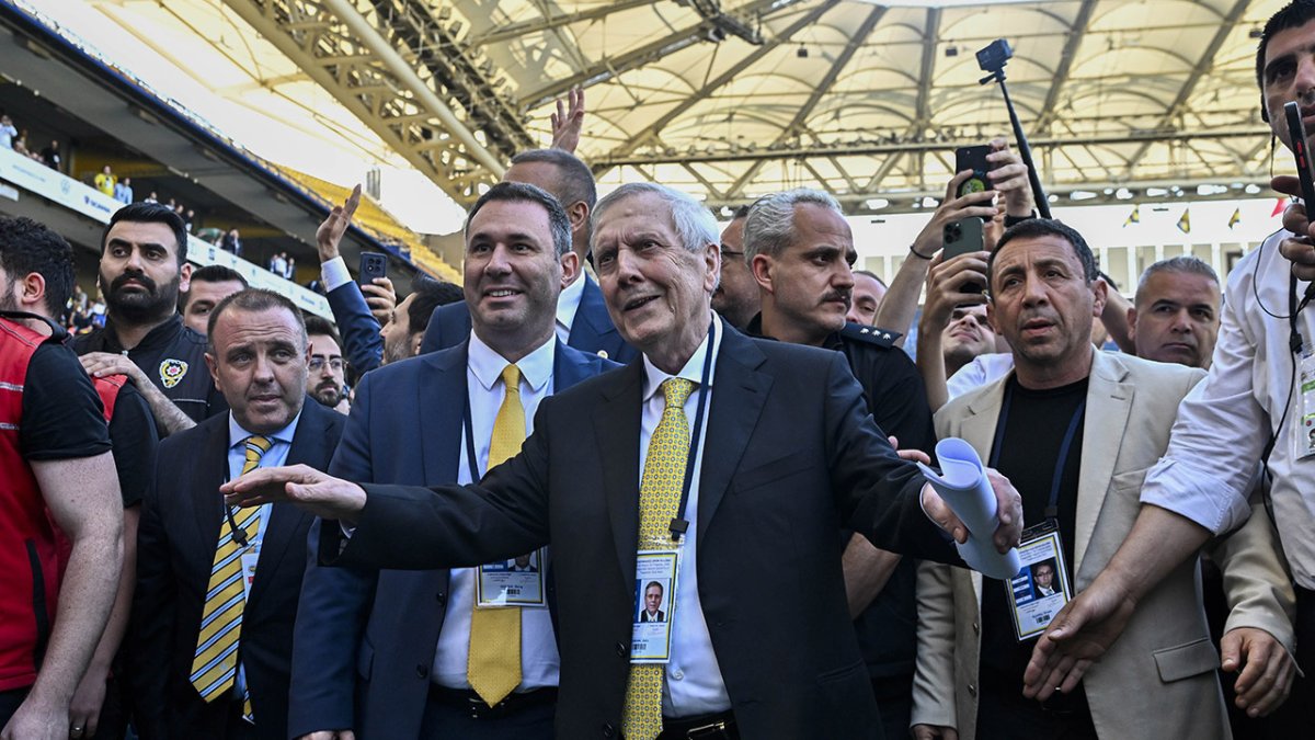 Fenerbahçe’de yeni dönem! Aziz Yıldırım yeniden başkan seçildi