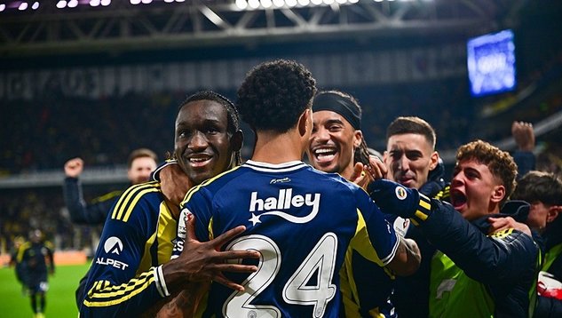 Kadıköy’de Unutulmaz Geri Dönüş! Fenerbahçe Samsunspor’u Son Dakikalarda Yıktı
