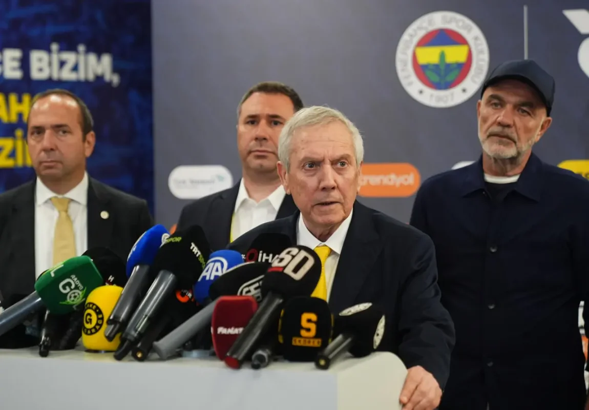 Aziz Yıldırım'dan Sert Hakem Tepkisi: "Ligler 1 Sene Ertelensin"