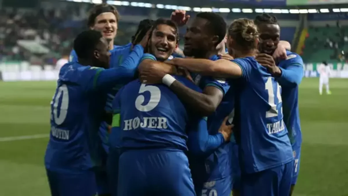 Çaykur Rizespor’dan Derbide Gövde Gösterisi!